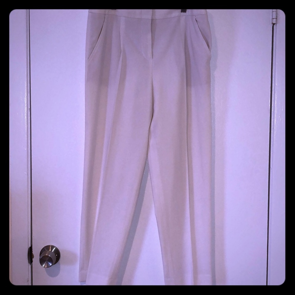White BCBG MAXAZRIA crop dress pants